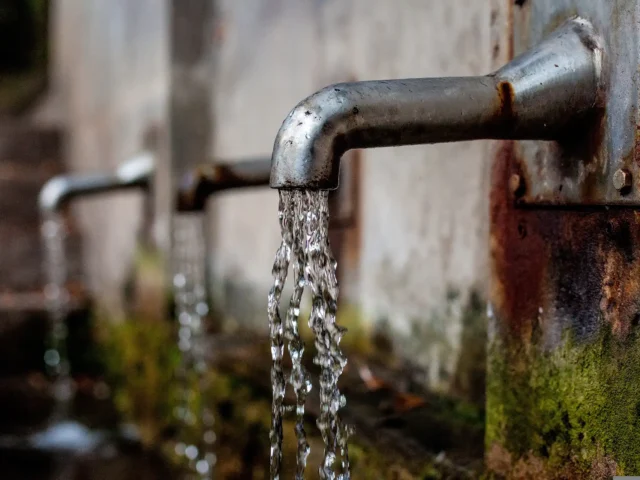 Pourquoi est-il important de vérifier rapidement une fuite d’eau ?
